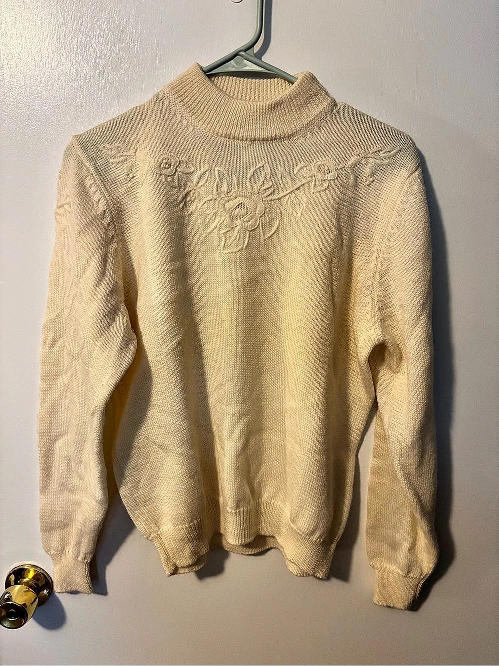 Vintage Fisher Hill Hand Embroidered Floral Turtleneck 100% Wool Sweater Size 38